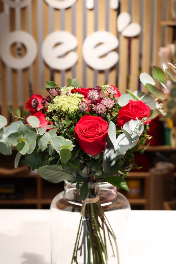 BonBee. Floristería online para enviar rosas rojas a Barcelona.