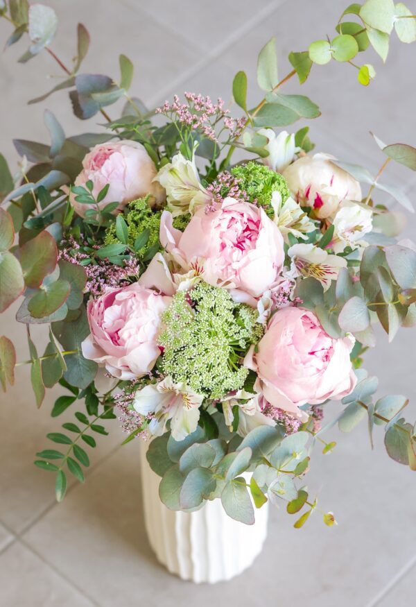 Ramo de peonías, ammi y alstroemeria exclusivo para enviar a domicilio en Barcelona - Belle Époque