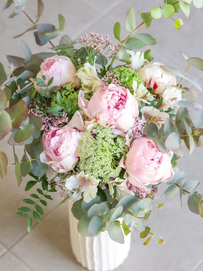 Ramo de peonías, ammi y alstroemeria exclusivo para enviar a domicilio en Barcelona - Belle Époque