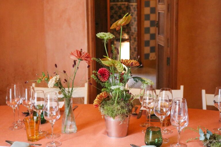 Decoración floral de BonBee para una cena en Casa Vicens